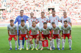 Reprezentacja Polski przed meczem z Ukrainą. W górnym rzędzie od lewej: Bułka, Kędziora, Kiwior, Wiśniewski, Piotrowski. W dolnym rzędzie od lewej: Pyrka, Pietuszewski, Zieliński, Lewandowski, Szymański, Zalewski.