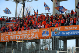 Kibice Słoni na stadionie w Kielcach