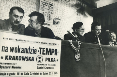 Rok 1985, krakowska piłka na wokandzie 