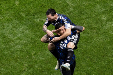 Gola na 1-1 strzelił Enzo Fernandez, Lionel Messi też nie posiadał się z radości